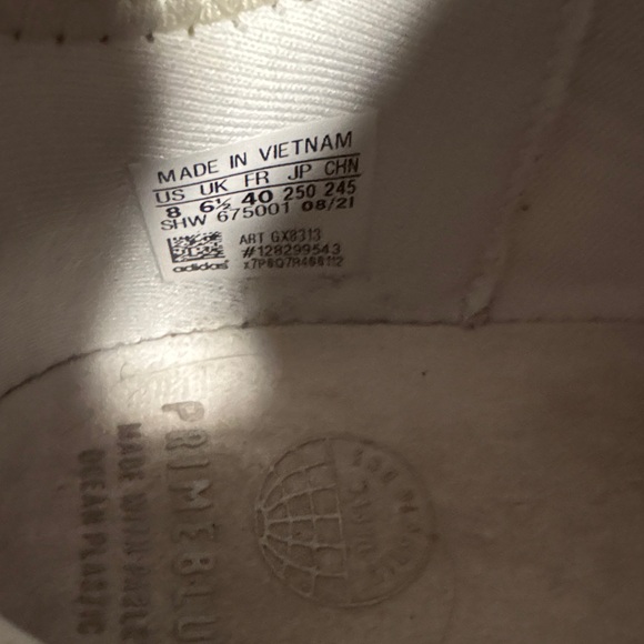 Athletic_Shoes